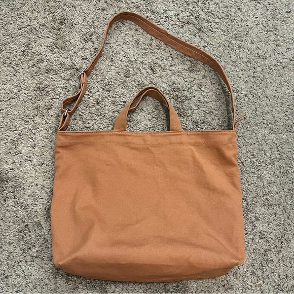 BAGGU Horizontal Duck Bag Crossbody In Honey Brown - Picture 1 of 6